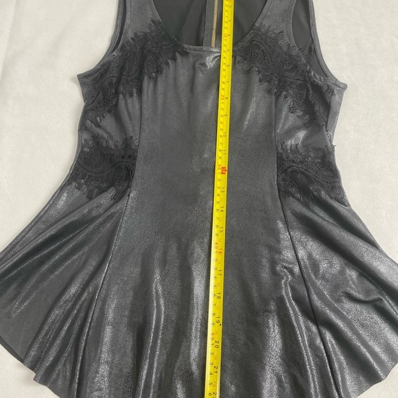 Potter’s Pot Black Stretch Peplum Lace Tank. Size S - Picture 7 of 8